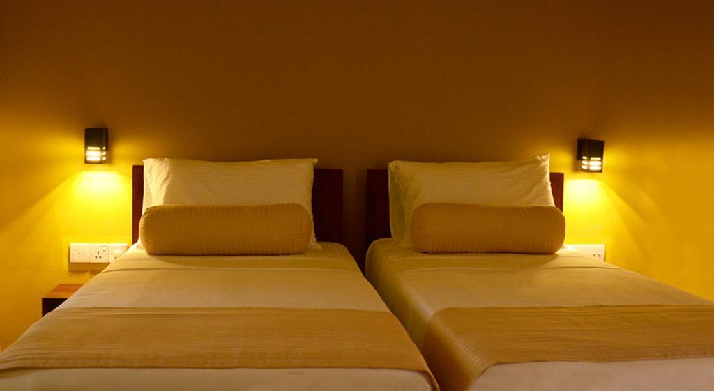 Inlak Garden Hotel Negombo Ruang foto