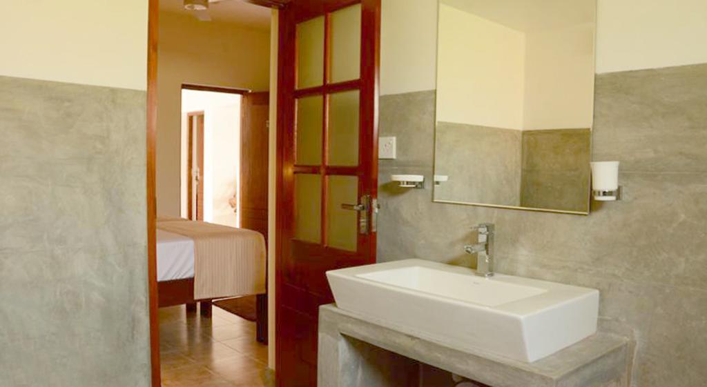 Inlak Garden Hotel Negombo Ruang foto