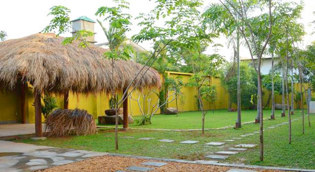 Inlak Garden Hotel Negombo Bagian luar foto