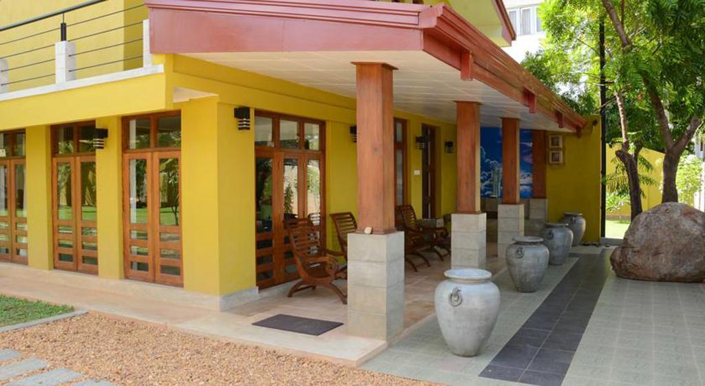 Inlak Garden Hotel Negombo Bagian luar foto
