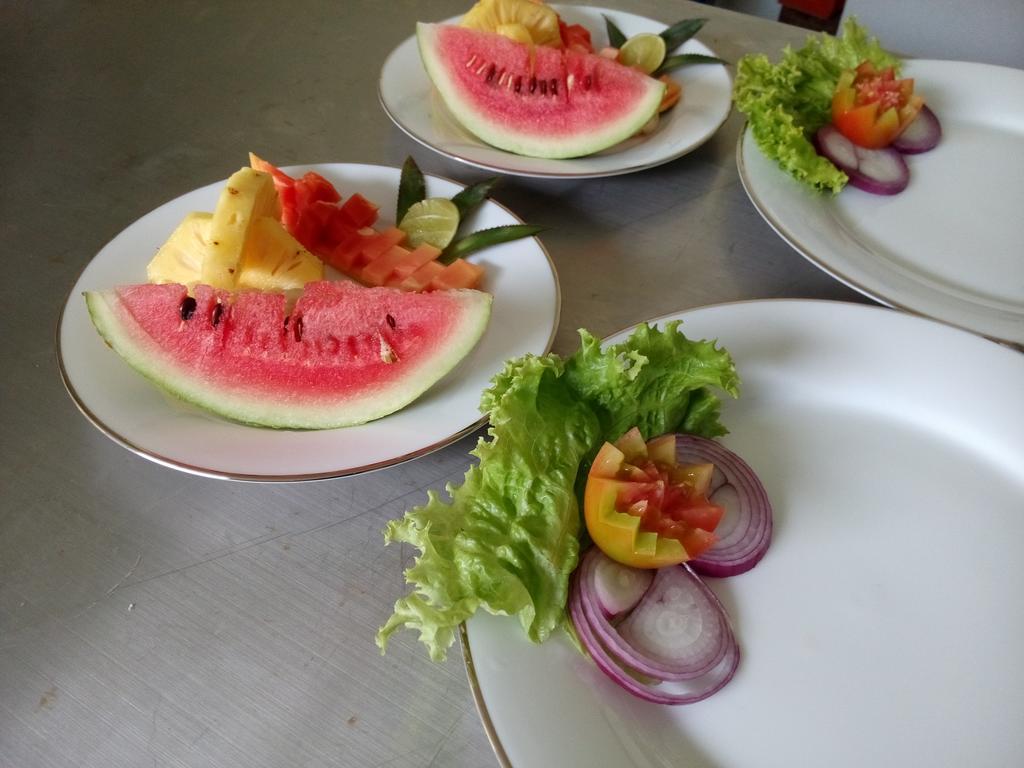 Inlak Garden Hotel Negombo Bagian luar foto