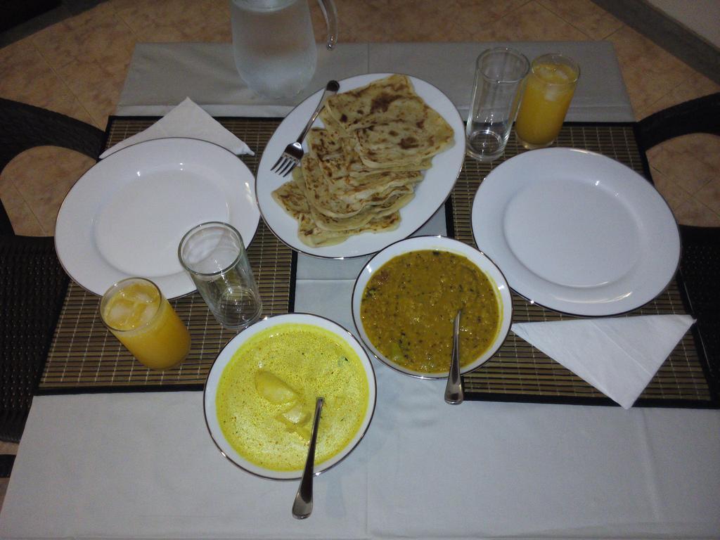 Inlak Garden Hotel Negombo Bagian luar foto