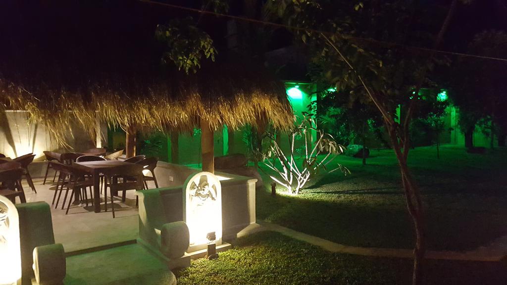 Inlak Garden Hotel Negombo Bagian luar foto
