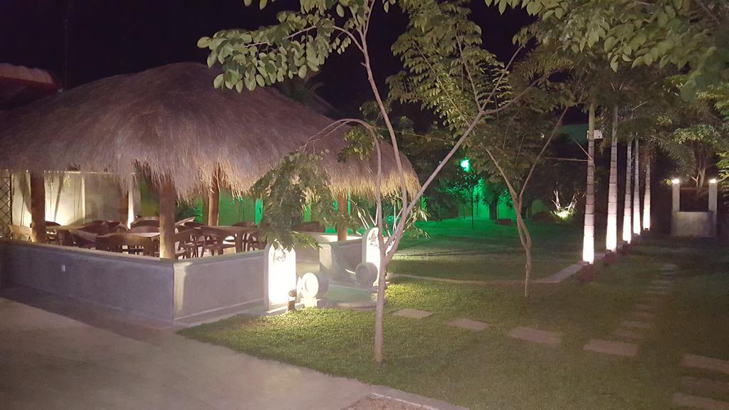 Inlak Garden Hotel Negombo Bagian luar foto