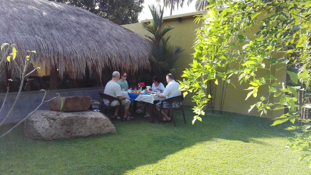 Inlak Garden Hotel Negombo Bagian luar foto