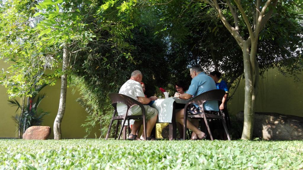 Inlak Garden Hotel Negombo Bagian luar foto