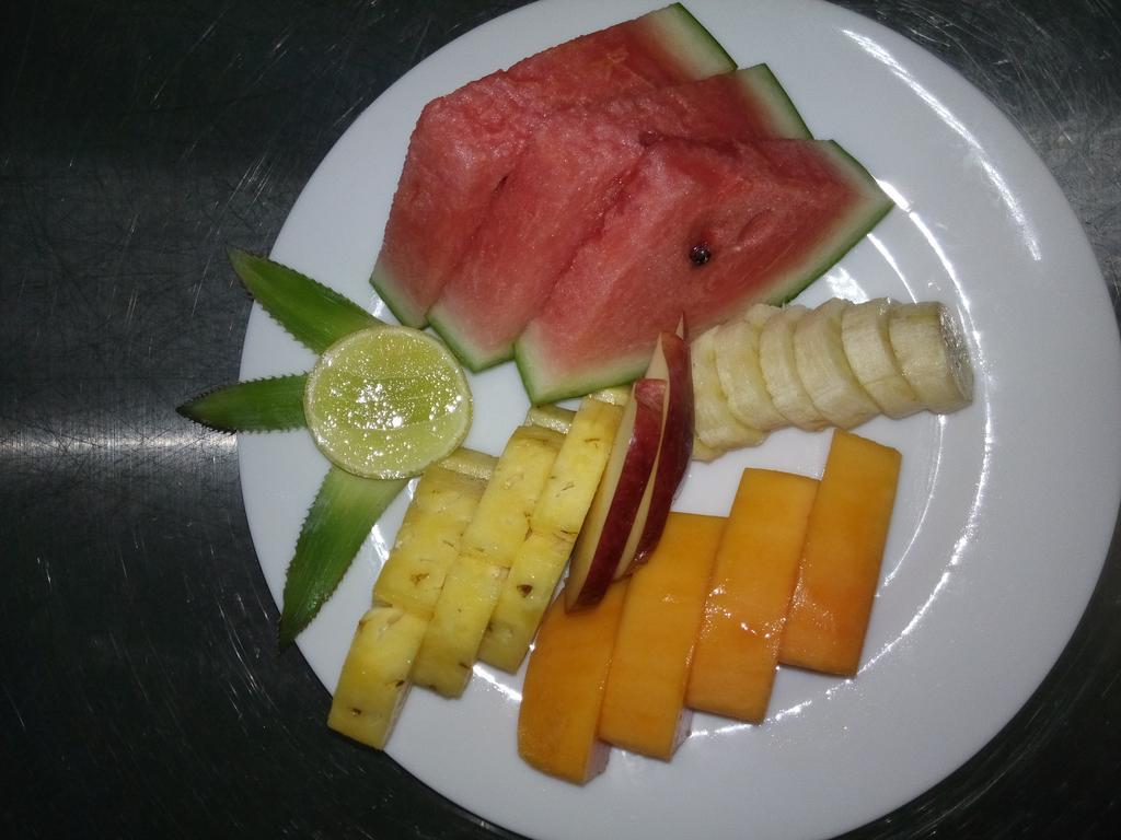 Inlak Garden Hotel Negombo Bagian luar foto