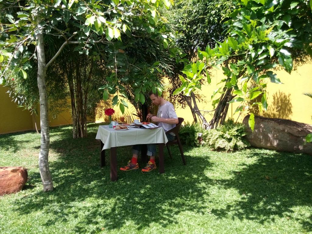 Inlak Garden Hotel Negombo Bagian luar foto