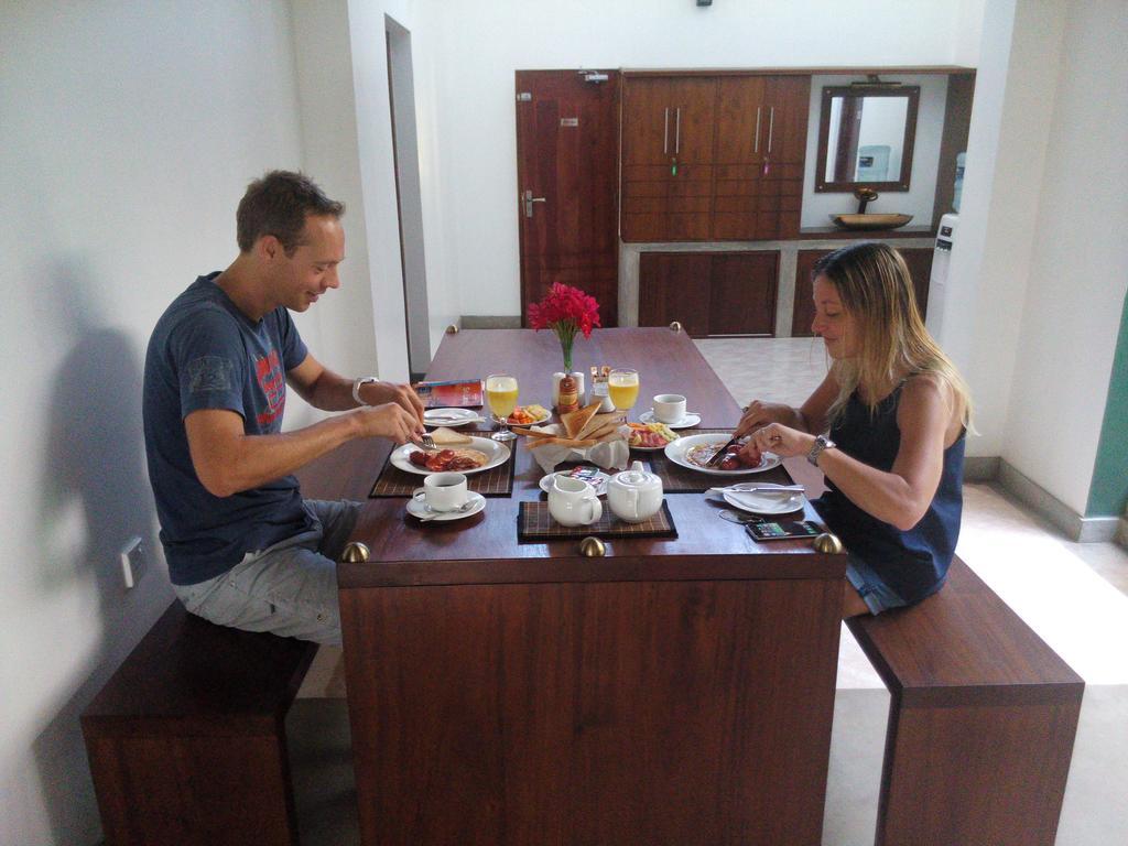 Inlak Garden Hotel Negombo Bagian luar foto