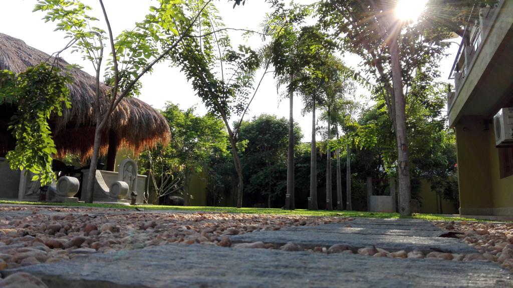 Inlak Garden Hotel Negombo Bagian luar foto